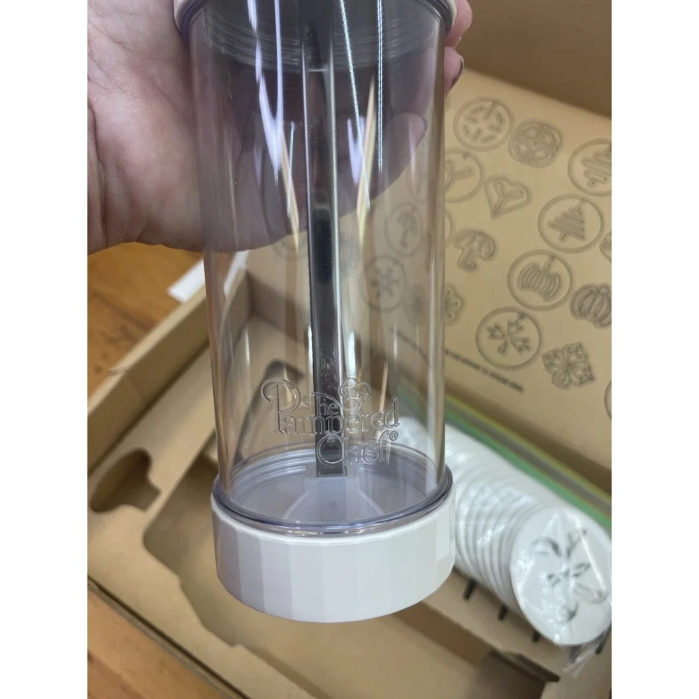 The Pampered Chef Cookie Press 1525 With 16 Cookie‎ Discs Designs